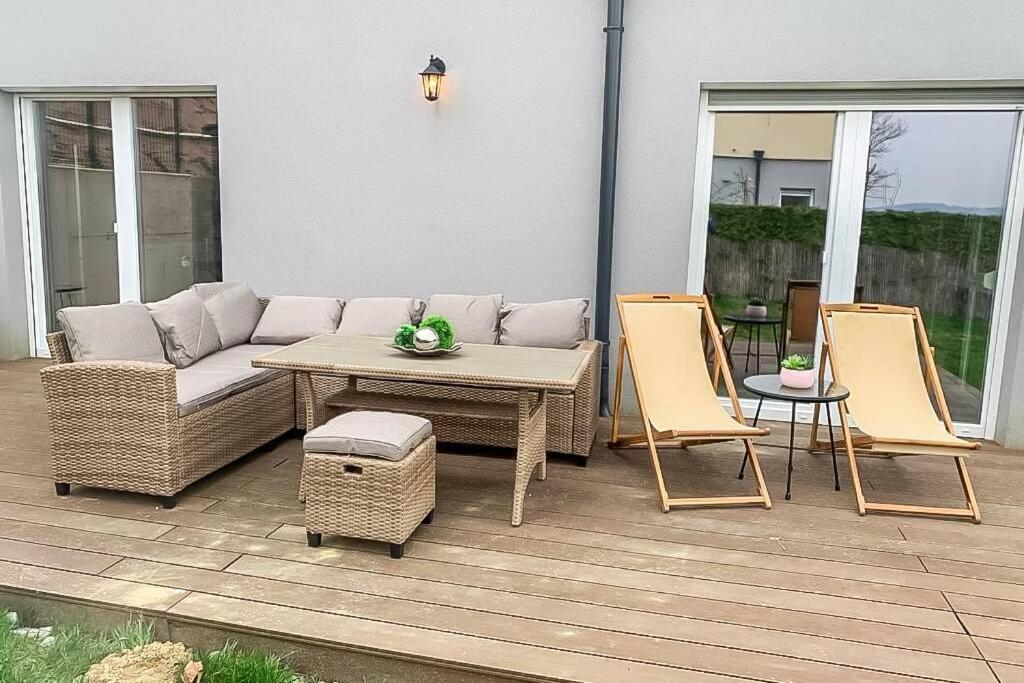 Gaestetraum Mit Wunderschoenem Ausblick Und Garten Apartment Muhldorf Bei Feldbach Exterior photo